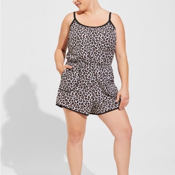 Torrid Stretch Woven Active Romper Pockets Frida Bright White Leopard Gym Casual - Picture 1 of 16